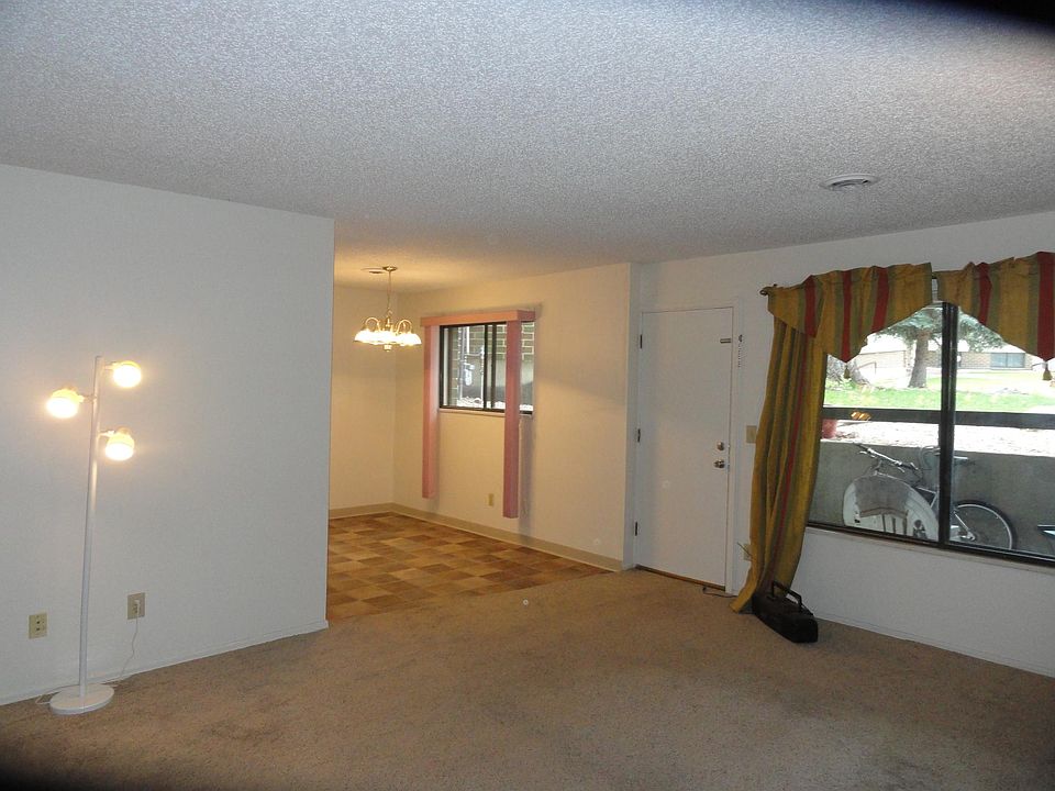 Living Room/Dining area