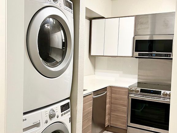 Convenient In-unit Washer & Dryer