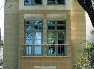 3209 S Rhodes Ave, Chicago, IL 60616