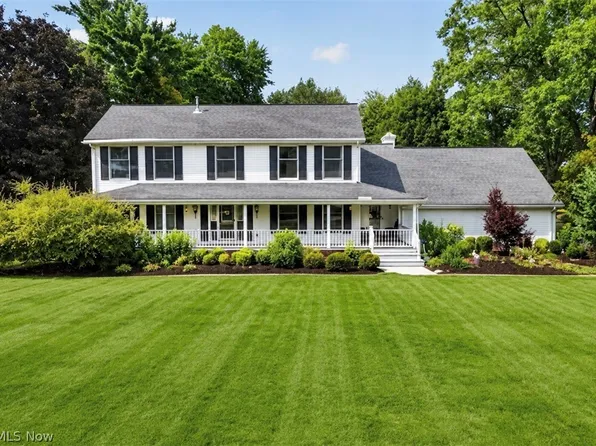 12 Square Circle Dr, Madison, OH 44057