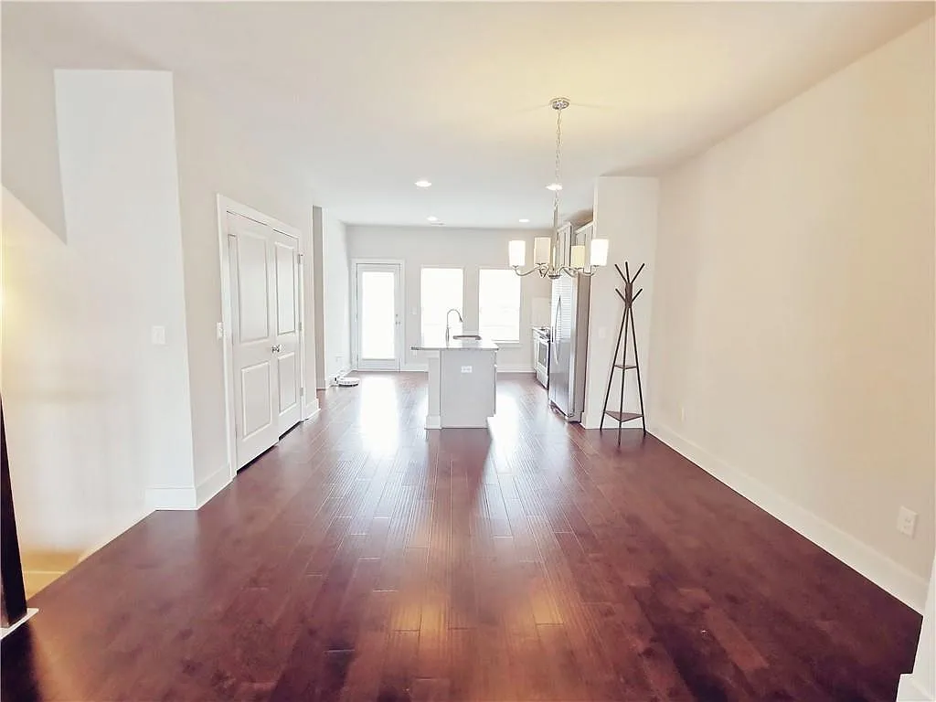 3 bed, 3.5 bath, 1600 sqft, $2,790 — Photo 3