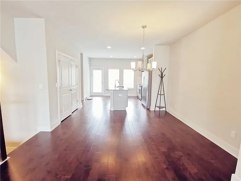 3795 Oxford Cir — Photo 3