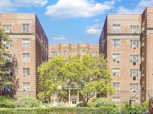 76-35 113th St #1A, Forest Hills, NY 11375