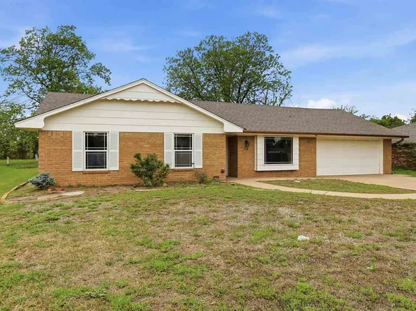 15 Preston Cir, Stillwater, OK 74075