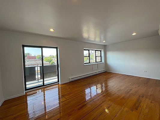3rd image of 1210 Astoria Park S APT 4F