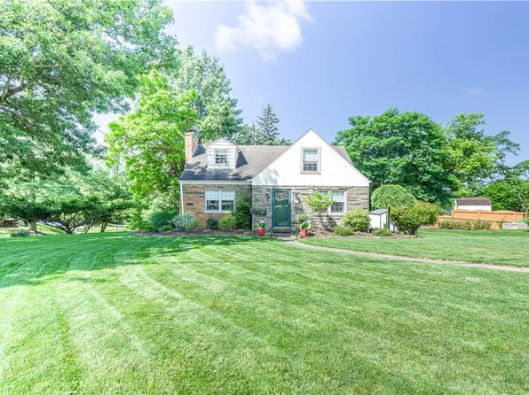 2688 Summit St, Bethel Park, PA 15102