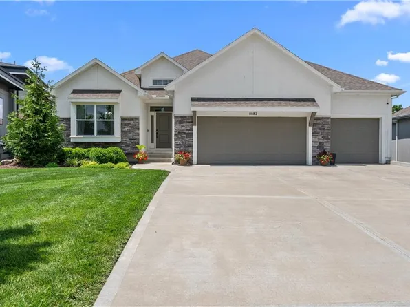 8882 McCoy St, Lenexa, KS 66227