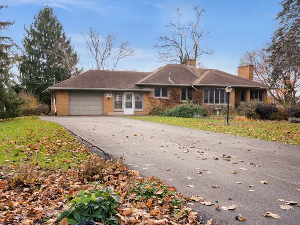2250 South St, Geneva, IL 60134