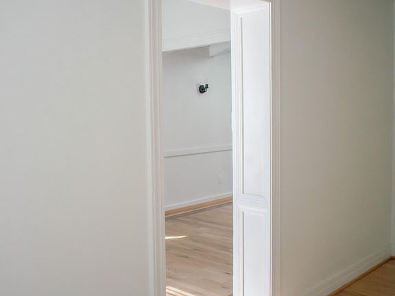 5th image of 2725 Brownsboro Rd APT 2