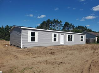 8916 Valley Rd NW, Rapid City, MI 49676