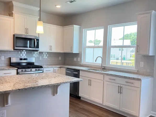 864 Falls Grove Trl, High Point, NC 27265
