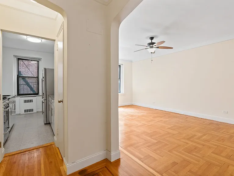 41-09 41st St #5C — Photo 10