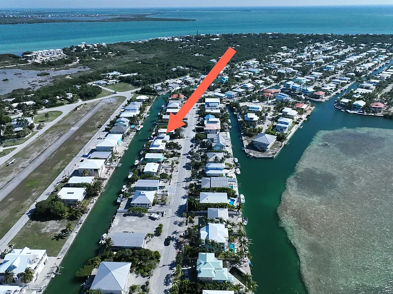 595 Caribbean Dr E — Photo 2