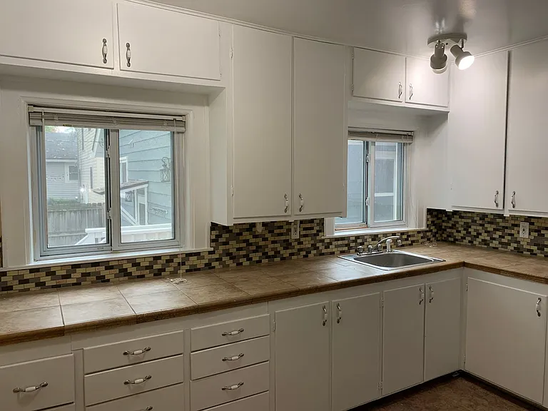 822 Hawthorn Ave — Photo 18