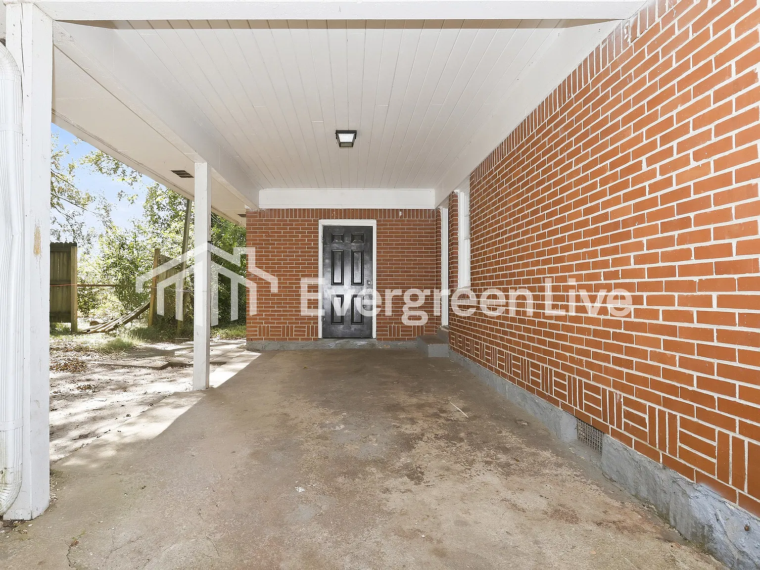3 bed, 1.0 bath, 1080 sqft, $1,395 — Photo 2