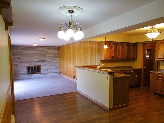 2nd image of 900 6th St