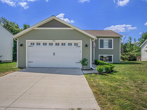 3rd image of 11851 Deerfield Dr