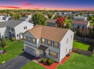 440 Stone Hollow Dr, Poplar Grove, IL 61065