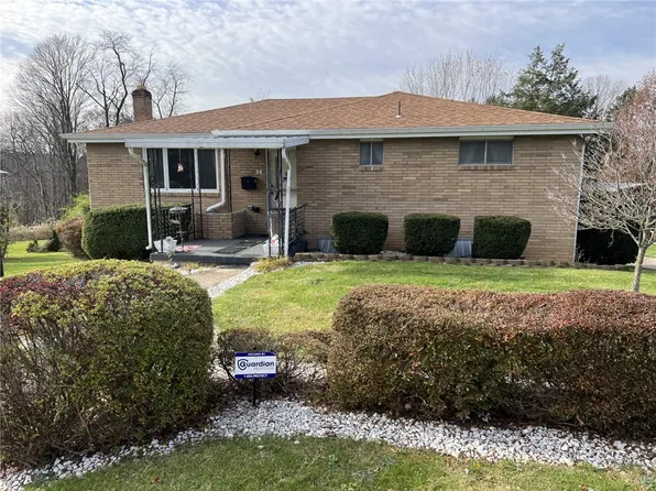 38 Sunset Strip S, Uniontown, PA 15401