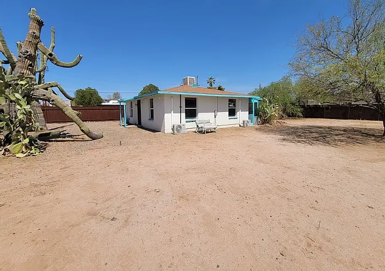 2 Bedroom Home in Central Tucson on Extra Large Lot — Photo 3