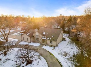 W237N3355 Five Fields Rd, Pewaukee, WI 53072