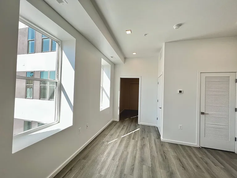 725 W Pratt St. — Photo 68