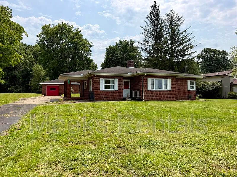 3 bed, 1.0 bath, 1462 sqft, $1,750 — Photo 2