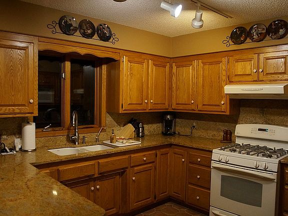 5th image of 2042 Viking Blvd NE