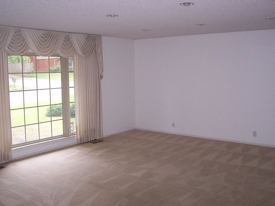 Living/Dinning Room Combo