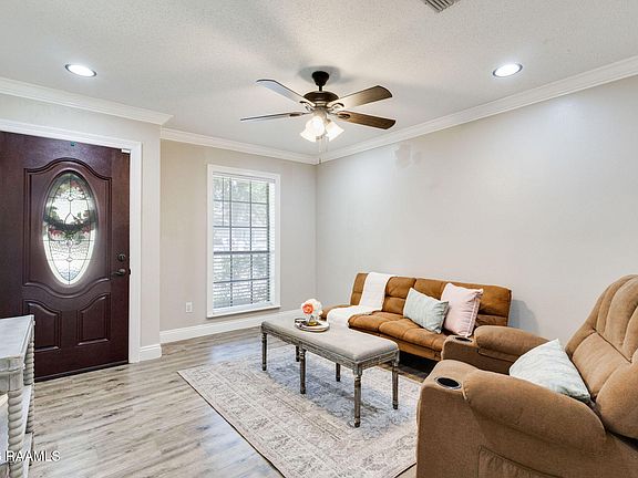 3rd image of 226 Saint Benjamin Dr