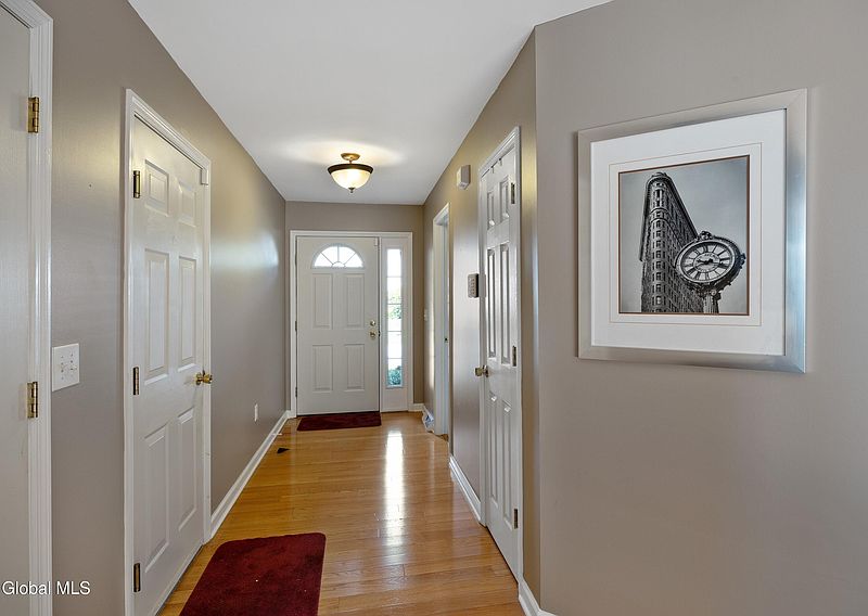 4th image of 8 Garnet Lane