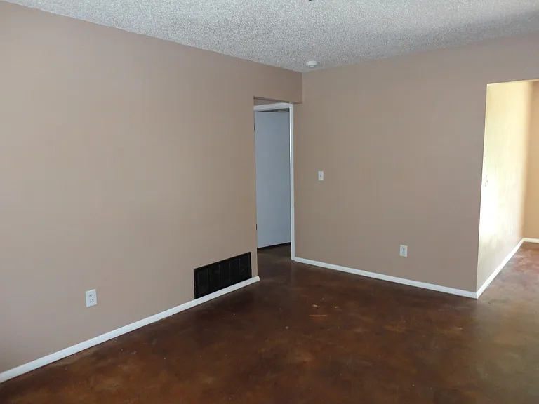 1024 NW 20th St — Photo 3