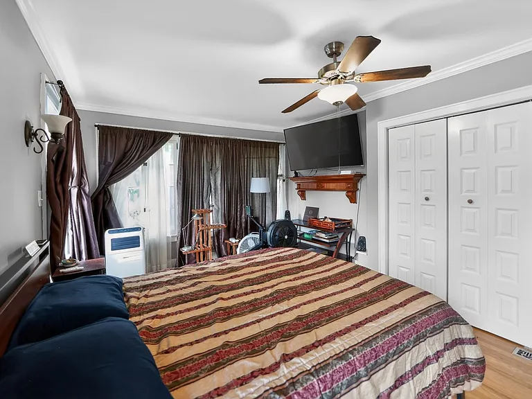 151 Wolcott Ave — Photo 20