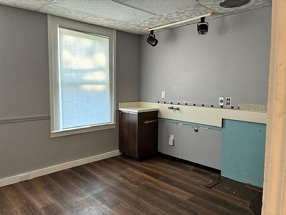 3rd image of 208-12 W Buffalo St W #208
