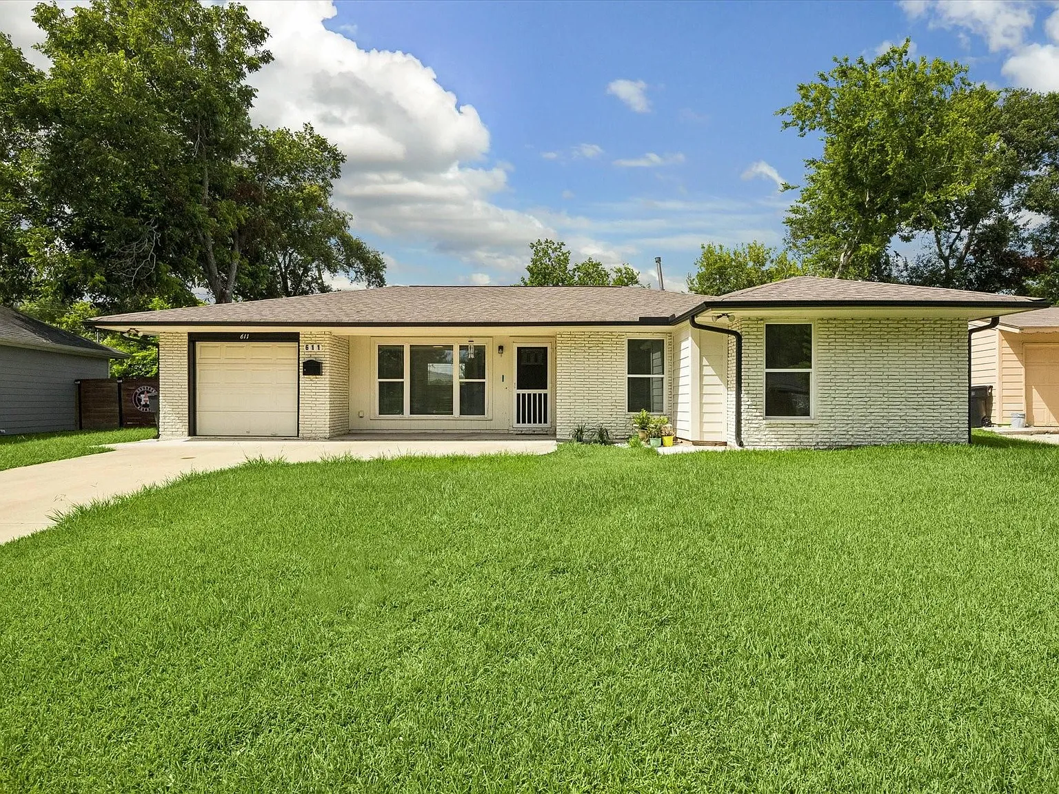 3 bed, 1.0 bath, 1016 sqft, $1,799 — Photo 2