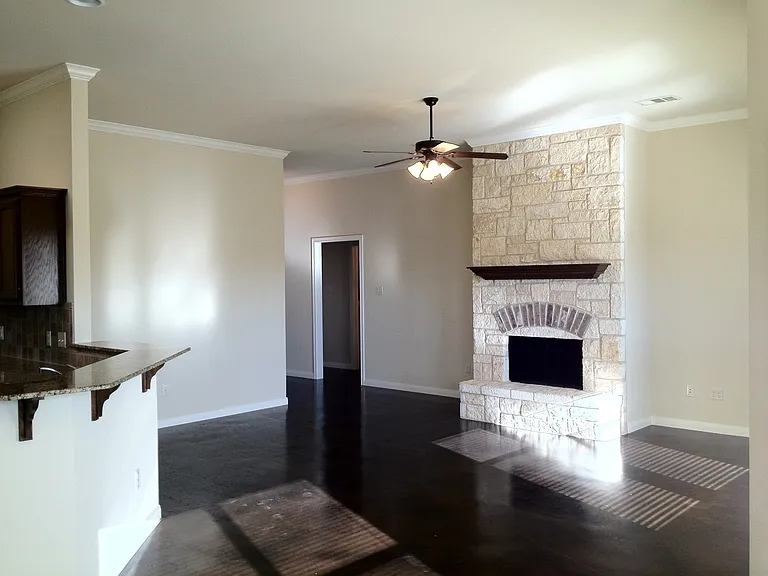 600 Monticello Cir — Photo 3