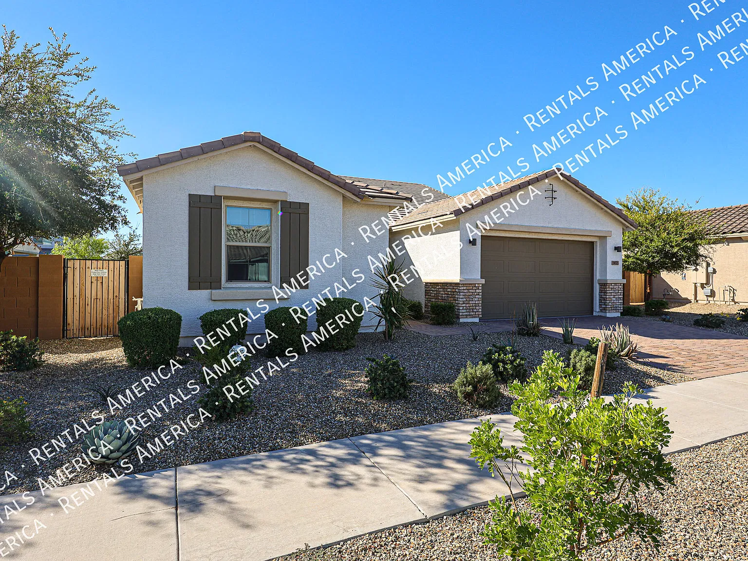 Beautiful Modern Home with Private Pool in Surprise, AZ! — Photo 3