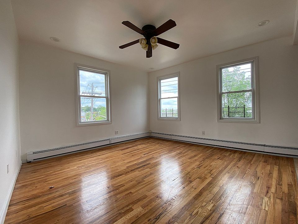 1st image of 67 Bodine St #2