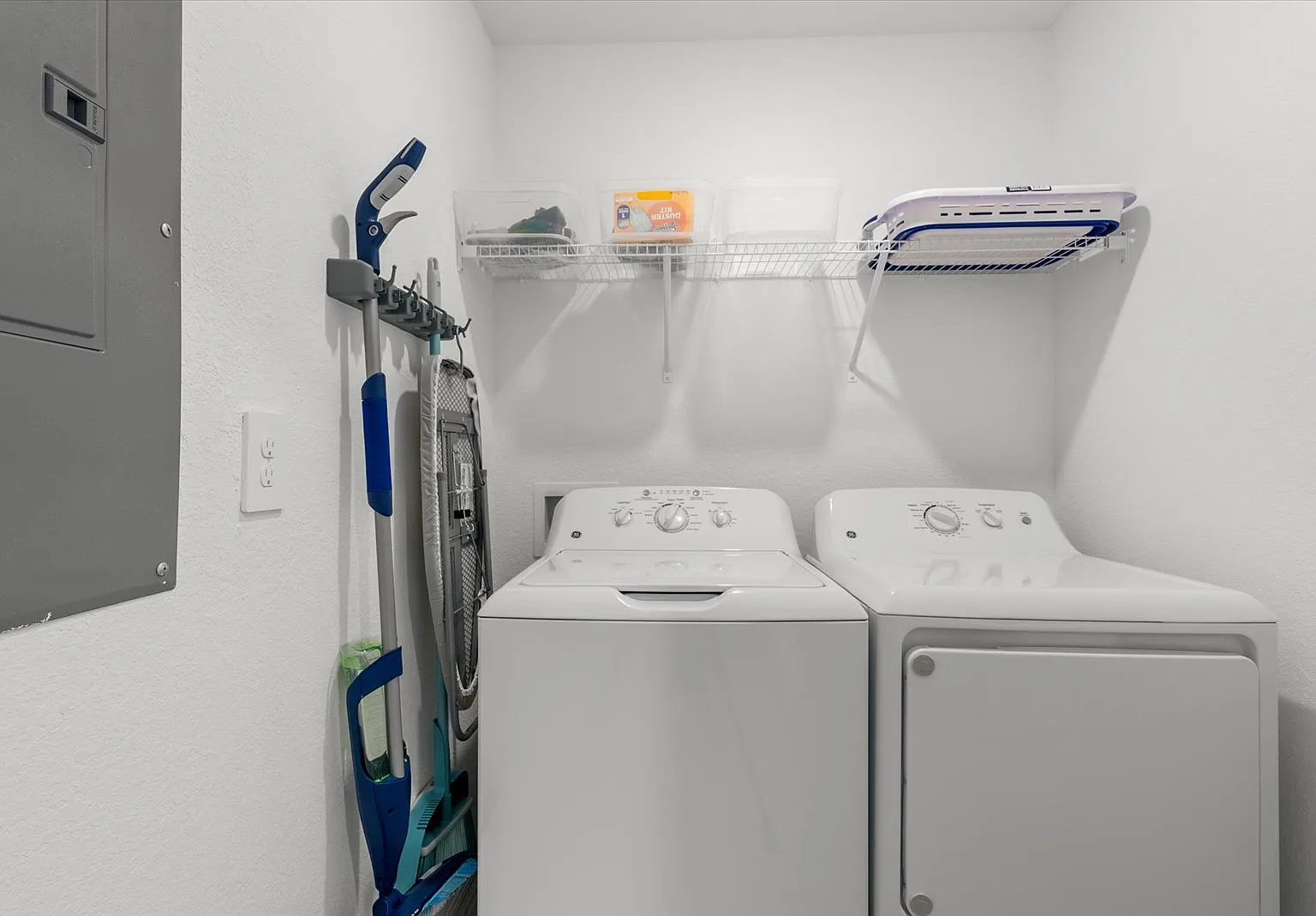 3 bed, 2.0 bath, 1300 sqft, $5,000 — Photo 4