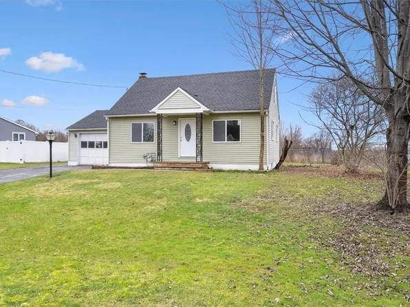 5573 Louis Ave, Brewerton, NY 13029