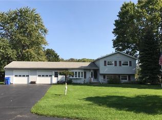 8 Crimson Bramble Rd, Rochester, NY 14623