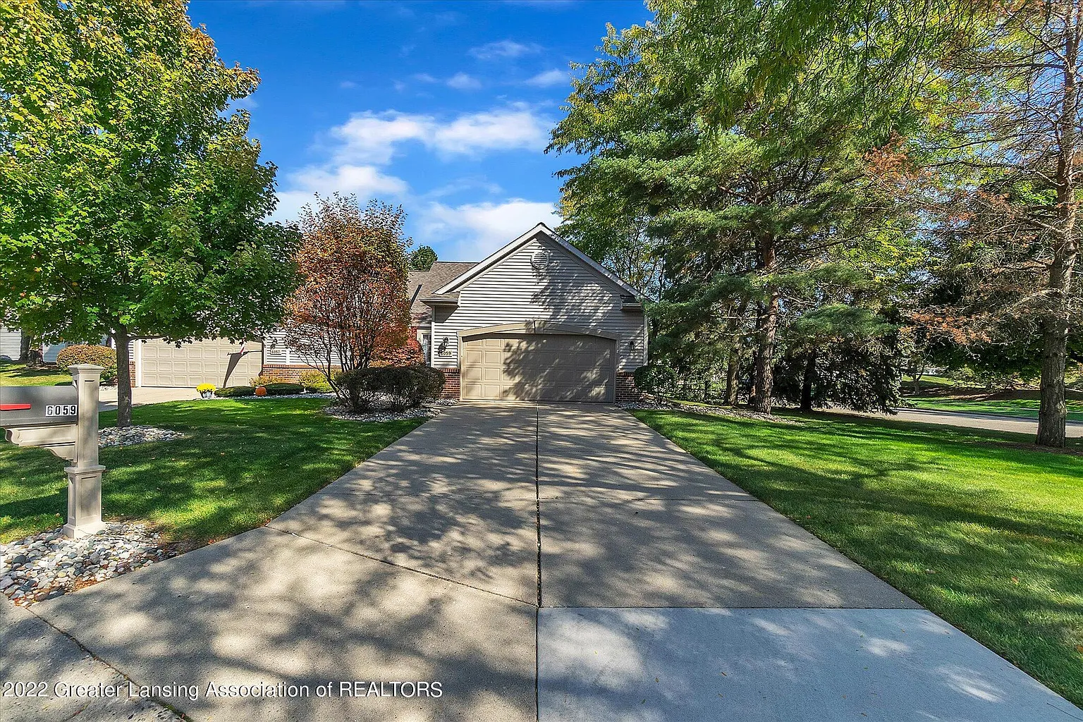 6059 Madeira Dr photo 1