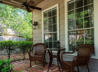 2 Hobbit Glen Dr, Conroe, TX 77384