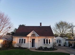 62 Forge Ln, Levittown, NY 11756