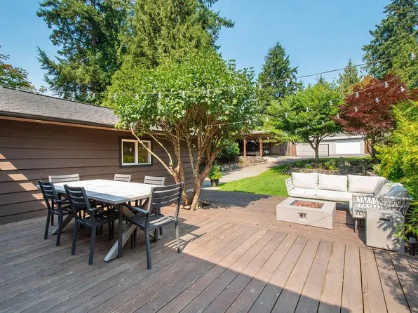 1218 W 22nd St, North Vancouver, BC V7P 2G1