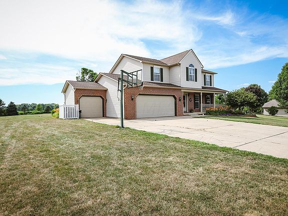 3rd image of 4901 Meadowgrove Dr