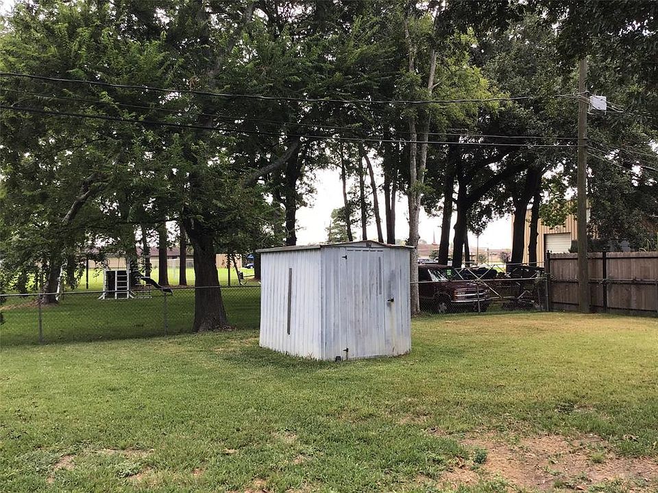 1st image of 5822 Burr Oak Dr