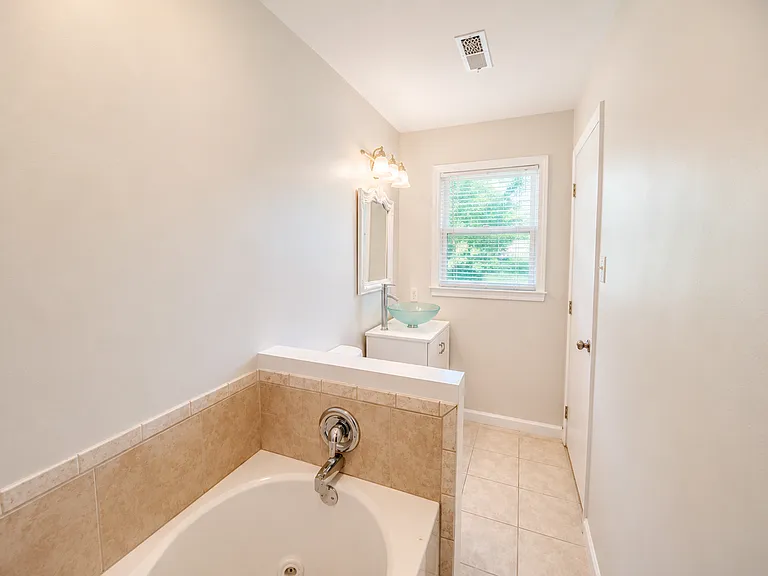 303 Rutherford Ave NW — Photo 28