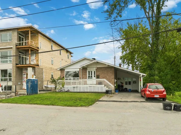 1150 Saint Pierre St #B, Ottawa, ON K1C 1L5