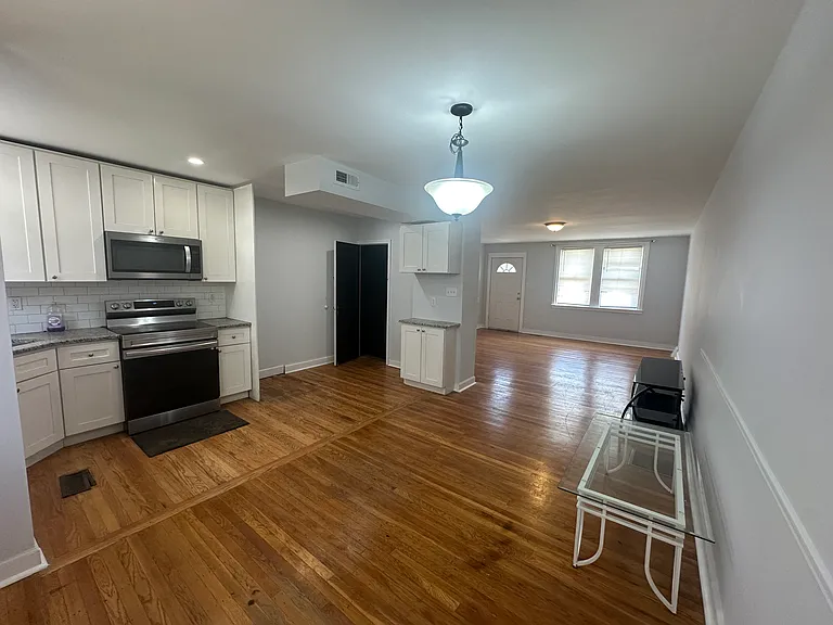 4442 Loring St — Photo 4